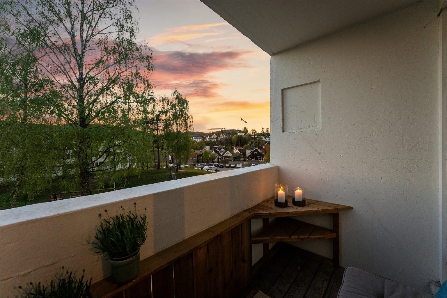 Leiligheten har en solrik og hyggelig balkong på 3 kvm