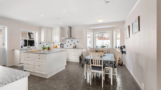 Innredningen fra Ikea ble fagmessig montert av byggmester, noe som sikrer en solid finish.