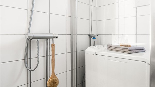 Det er opplegg for vaskemaskin, noe som gir god funksjonalitet i hverdagen.