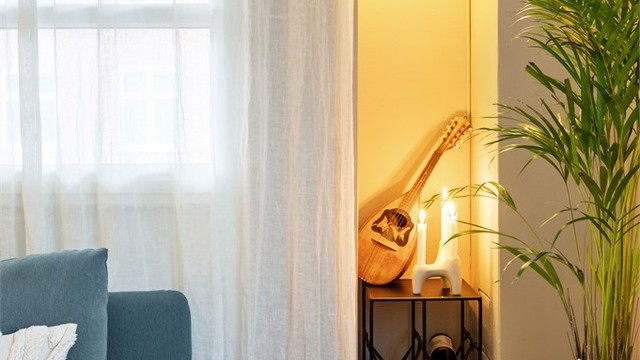 Ved nisjen i stuen er det et tildekt pipeløp, hvor det i følge styreleder kan være mulighet for å få satt inn en vedovn.