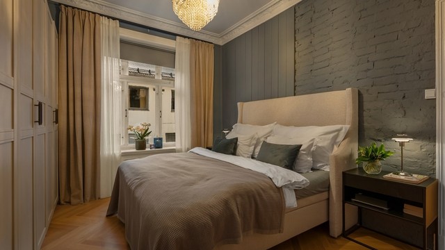 Soverommet har en rolig og behagelig atmosfære, og vender mot bakgården.