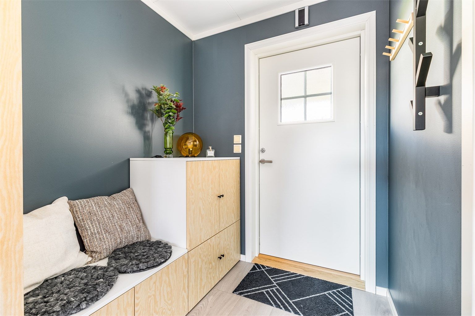 Inngangsdøren ble skiftet ut i 2024 i regi av sameiet.