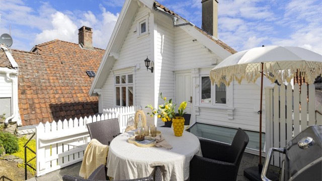 Terrassen på 20 m² er et flott samlingspunkt med god plass til utemøbler.