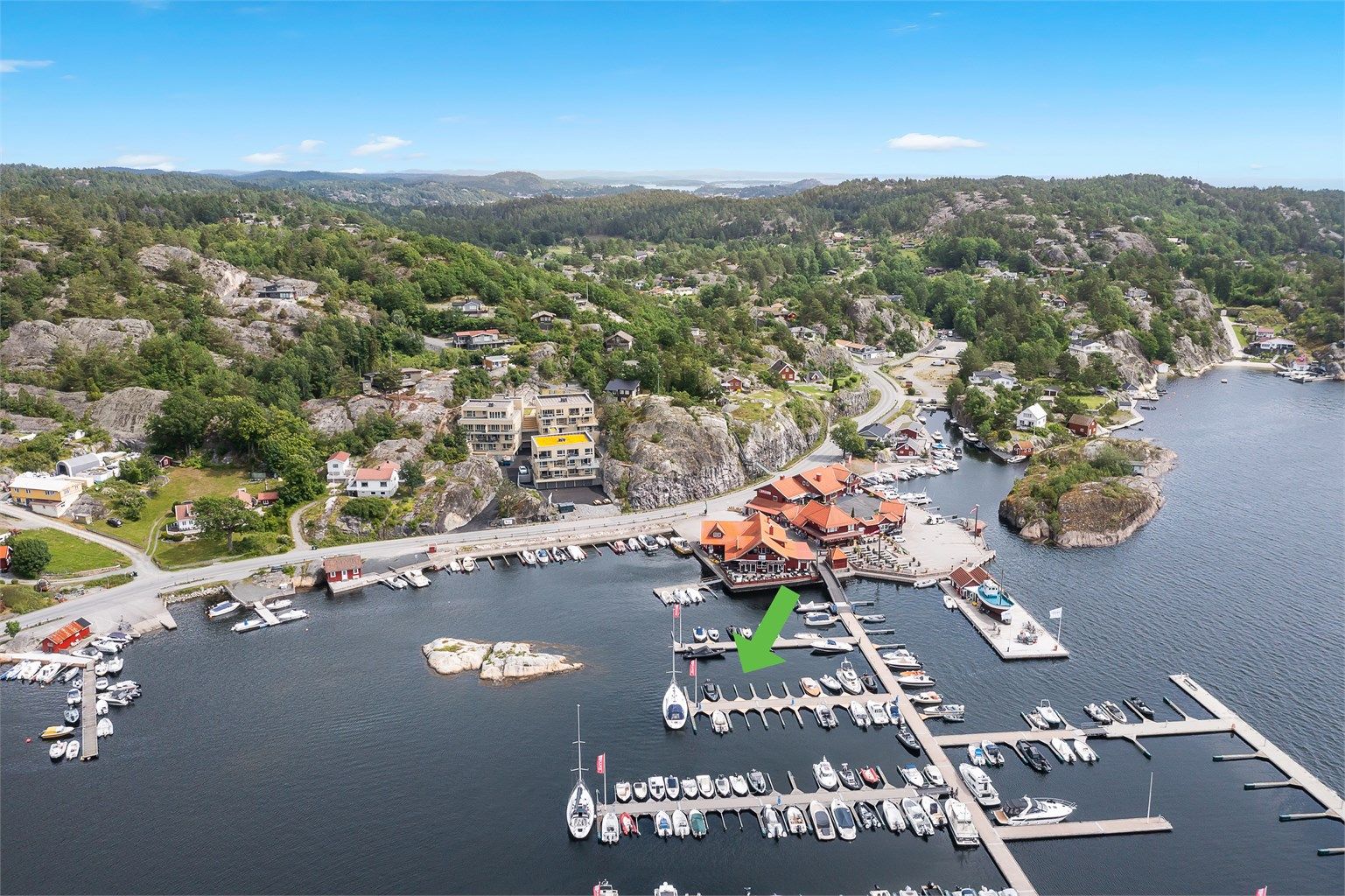 Tilhørende båtplass ligger omtrent ved markøren. Båtplass nr. 88.