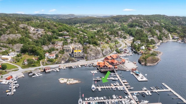 Tilhørende båtplass ligger omtrent ved markøren. Båtplass nr. 88.