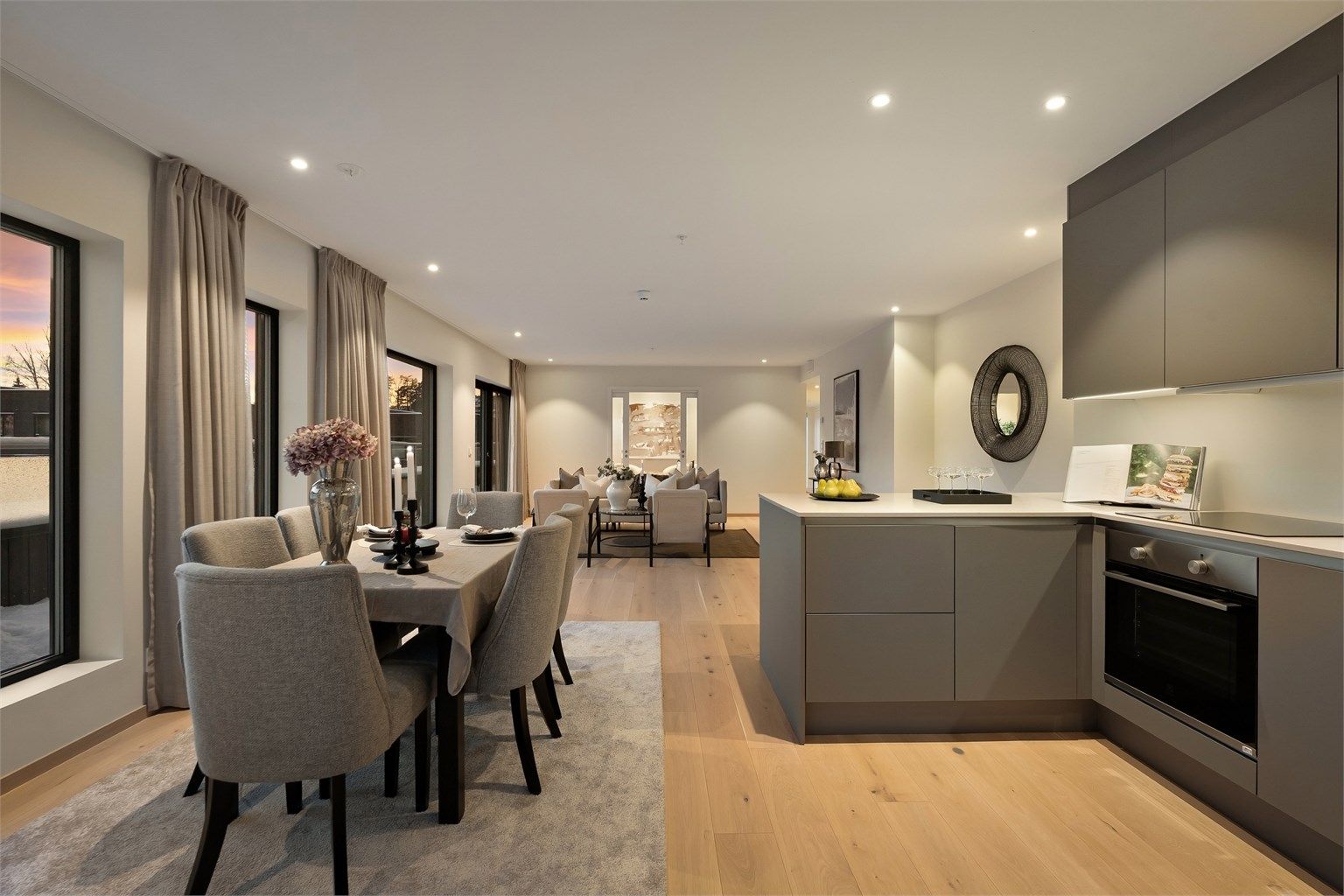 Leiligheten er utstyrt med vannbåren varme og balansert ventilasjon