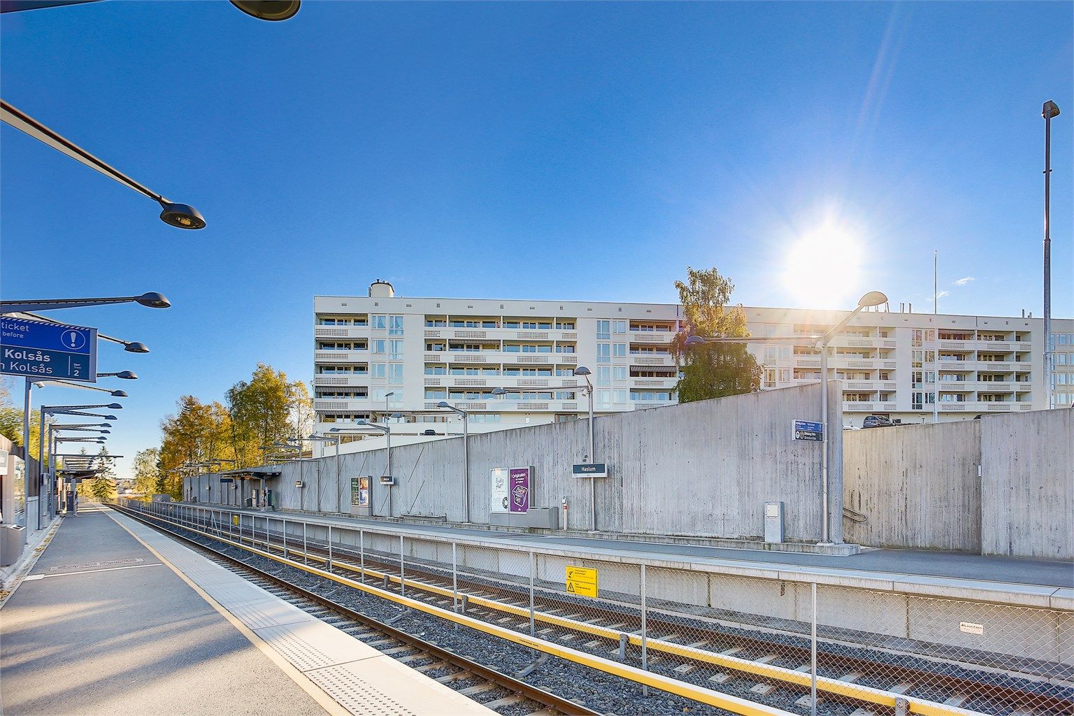 Fra leiligheten er det umiddelbar nærhet til t-banen på Haslum 