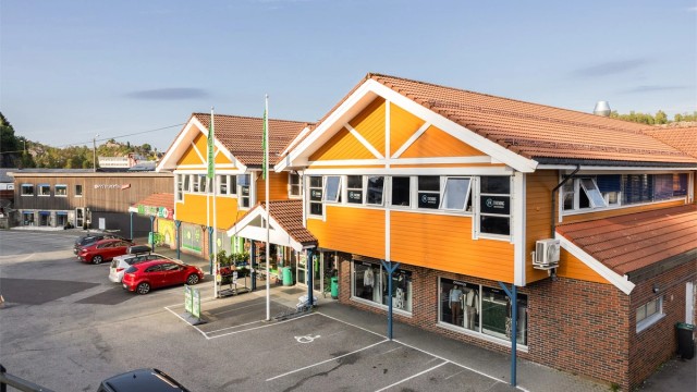 Kort vei til skole, buss, barnehage, butikk og Florvåg senter.