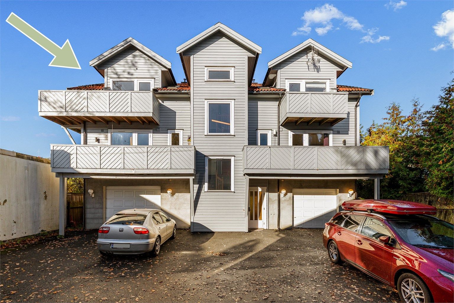Felleskostnadene er på kr 1.000,- pr. mnd og inkluderer felles bygningsforsikring samt strøm i fellesarealer.