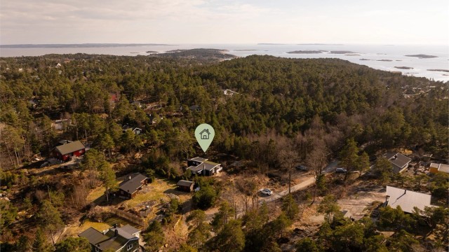 Djupekloveien 137 presenteres av Karl Robert Hansen i Krogsveen.
Fotograf; Kristoffer Kristiansen.