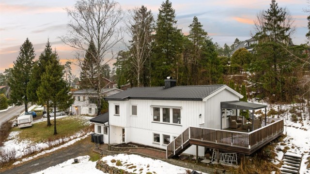 Stenbruddveien 9 presenteres av Raymond Bøhn i Krogsveen. Fotograf; Kristoffer Kristiansen.