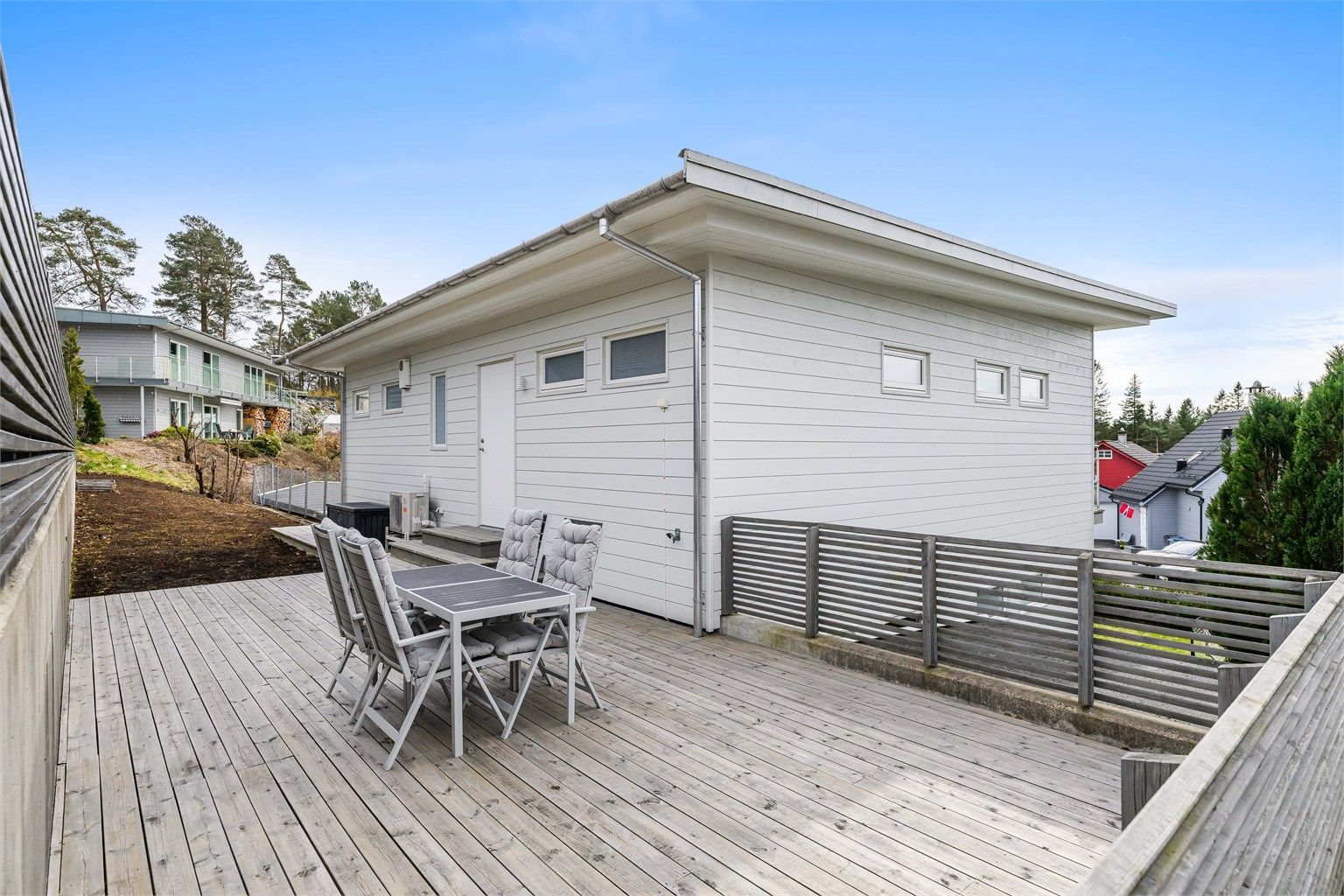 Terrassen på baksiden er på 43 kvm