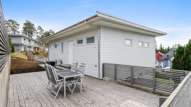 Terrassen på baksiden er på 43 kvm
