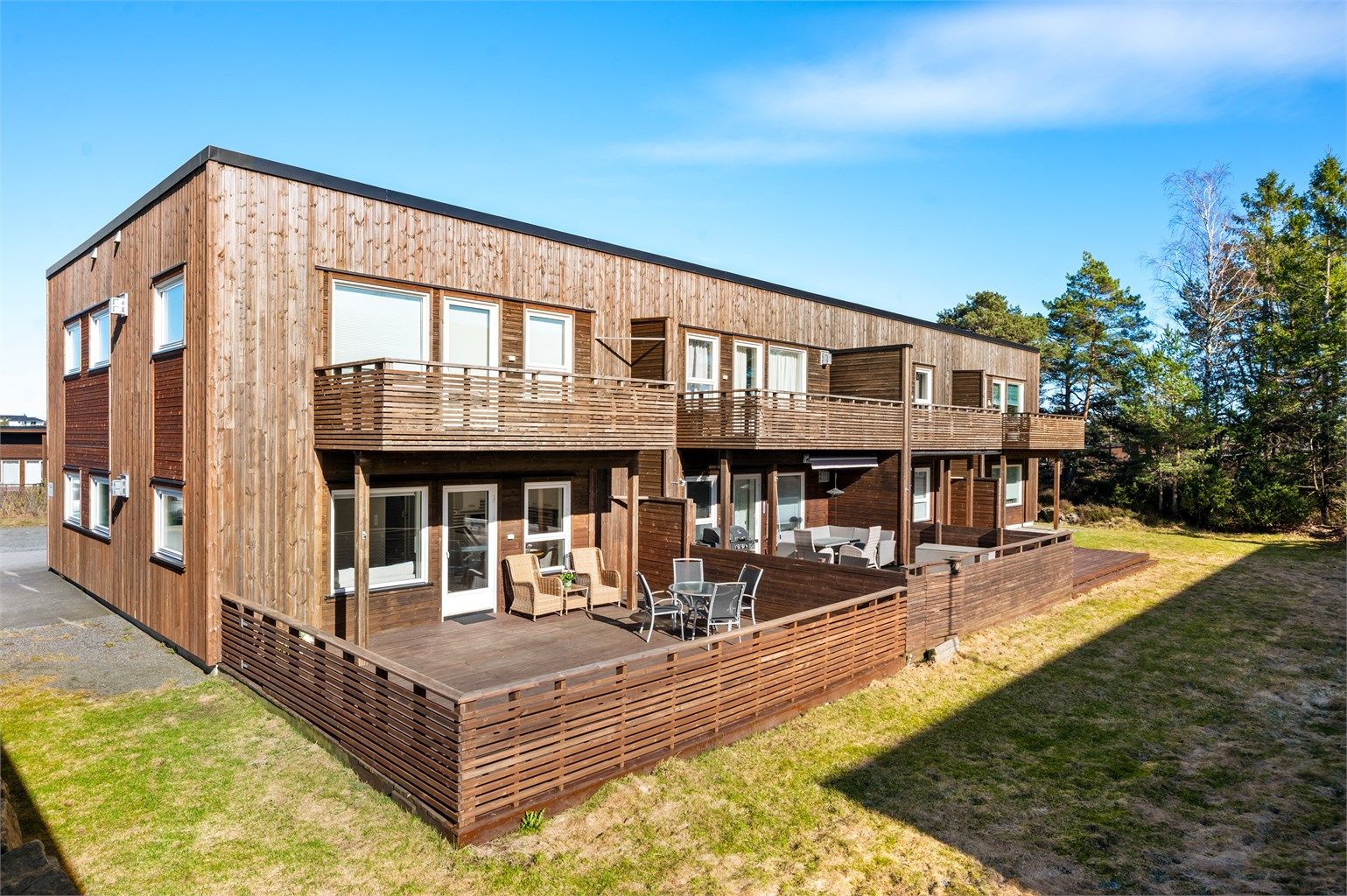 Blåklokkesvingen 52 A- Solrikt og fint beliggende endeleilighet med stor terrasse på bakkeplan.