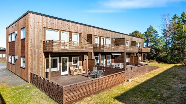 Blåklokkesvingen 52 A- Solrikt og fint beliggende endeleilighet med stor terrasse på bakkeplan.