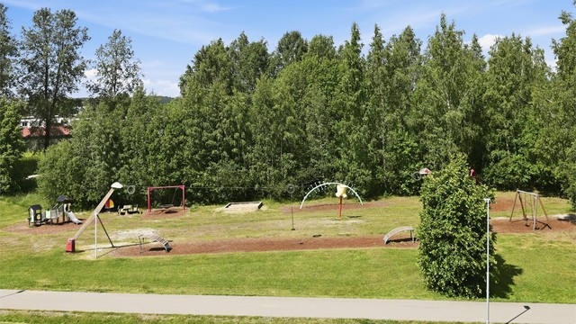 Borettslaget har flere lekeplasser og sosiale soner.