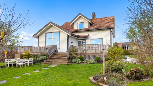 Eiendomsmegler Krogsveen v/Vegard Gran-Andersen ønsker velkommen til Løypeveien 2!