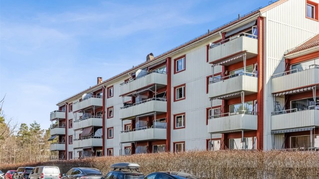 Borettslaget har velholdte fasader og fellesområder. Vaktmestertjenester er inkludert i fellesutgiftene.