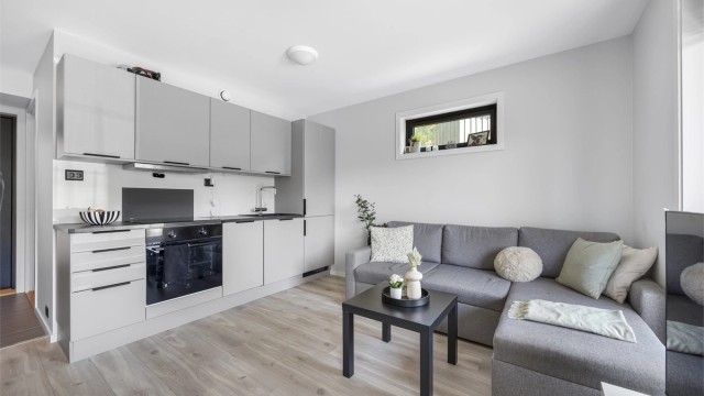 Boligen er utstyrt med balansert ventilasjon som sikrer et godt inneklima.