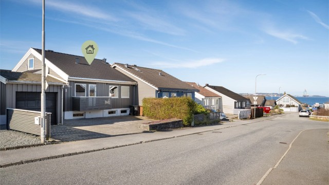 Velkommen til Husebøhagen 26A! Presentert av Adrian Lea v/ Krogsveen Storhaug og Byøyene. Foto av Kristine Tofte.