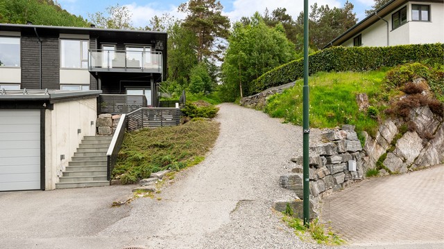 Like ved leiligheten har du turvei til Høgkubben og Emblemsfjellet.
