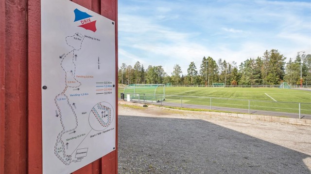 Drivplassen med kortavstand fra boligen med fotballbane og lysløype