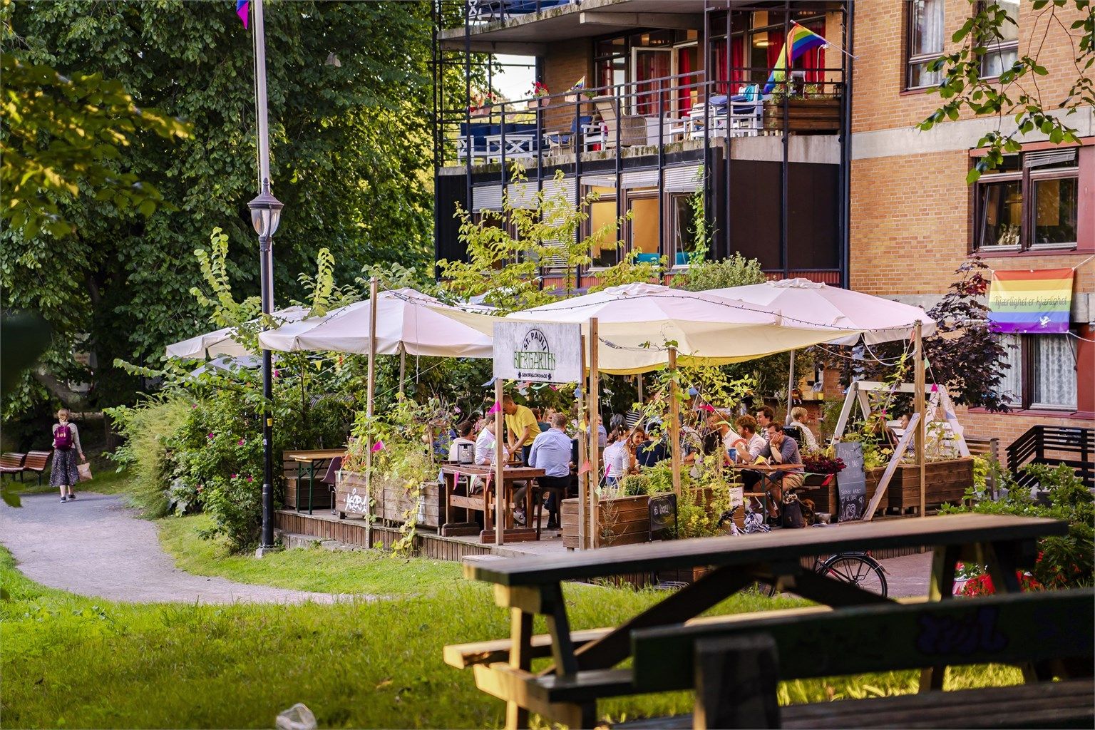 På sommerstid holder Biergarten åpent ved Akerselva.