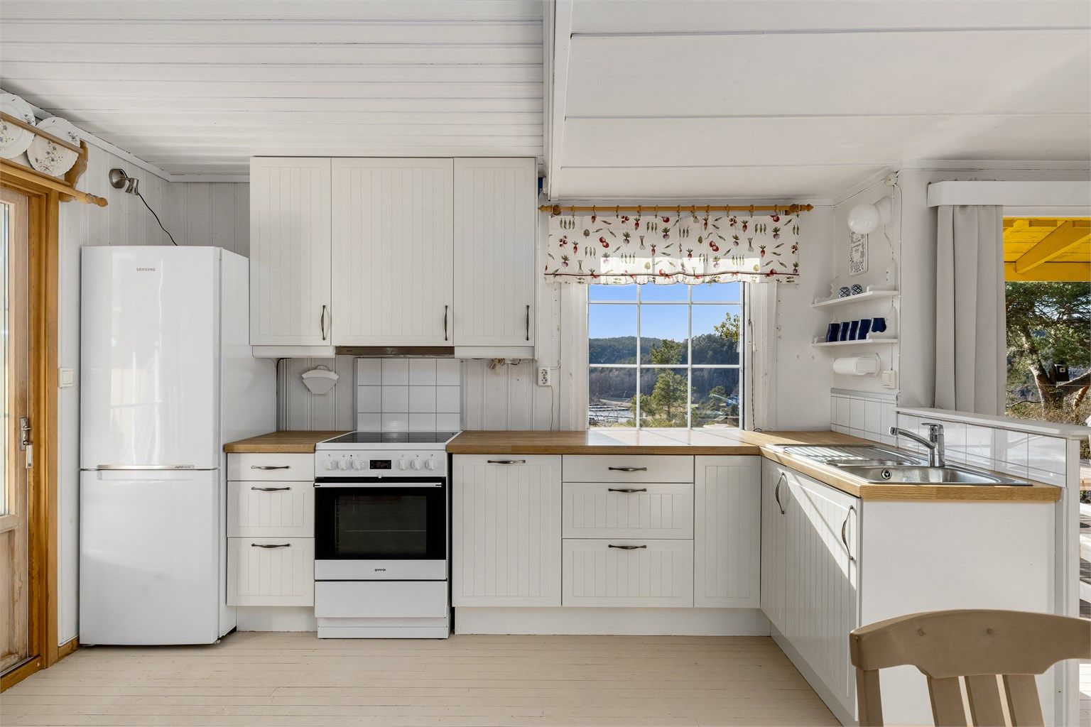 Moderne kjøkkeninnredning fra IKEA.