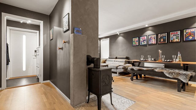 Praktisk entré med plass til å henge fra seg både yttertøy og sko