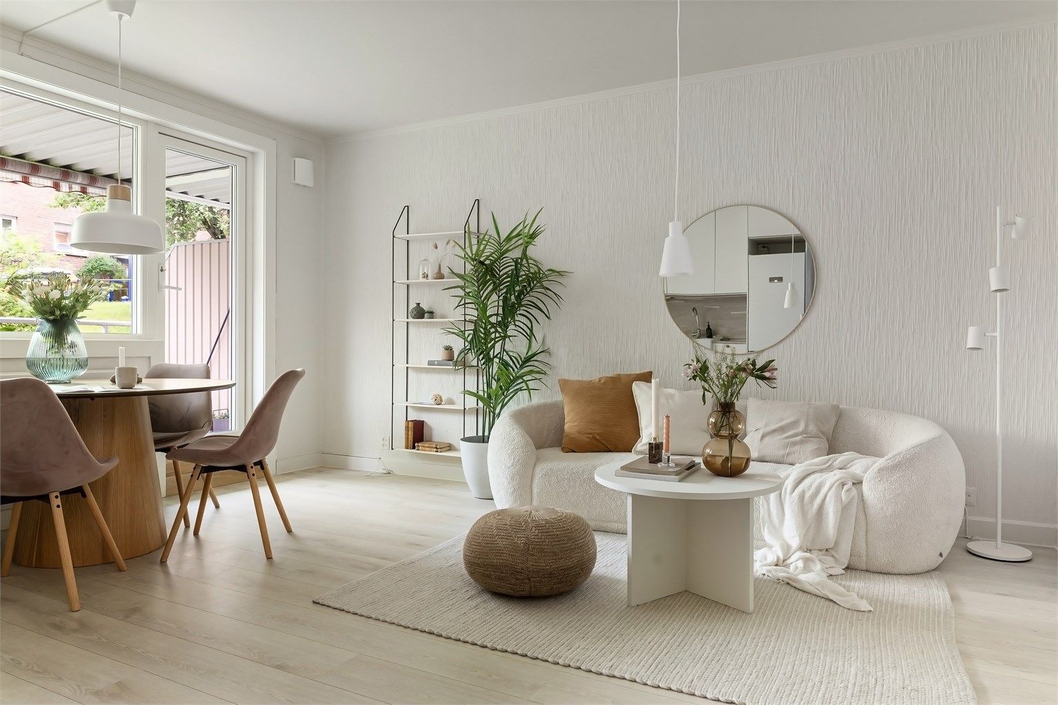 Stuen ble malt opp i 2025.