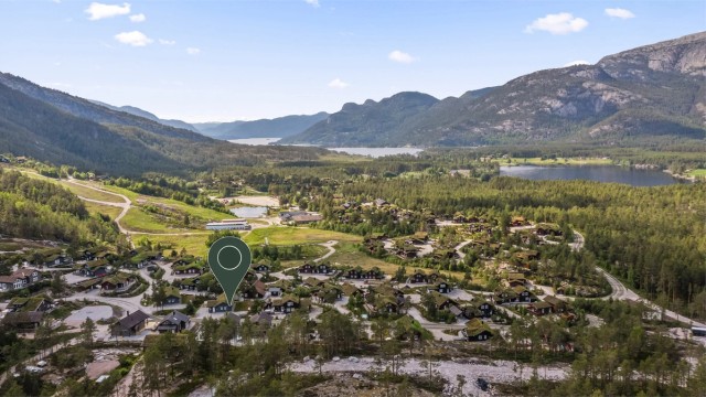 Hytten er merket i bilde og ligger sentralt til på Rådyrtoppen 3