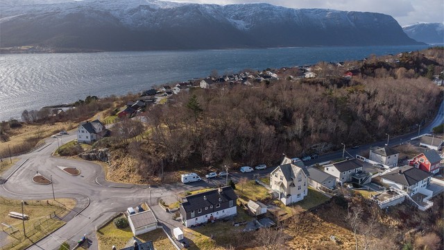 Dronebilde av nærområdet på Slinningen tatt fra nord mot syd