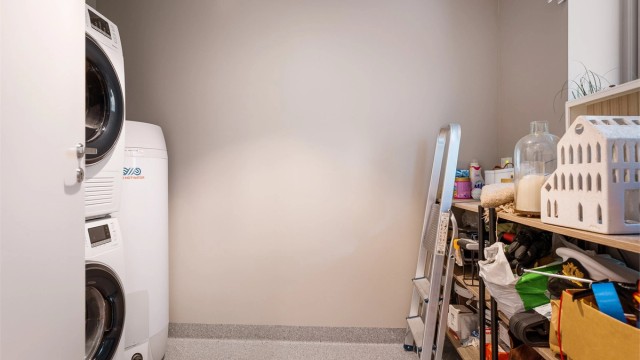 - Meget praktisk med separat vaskerom .