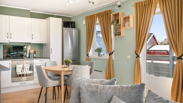 Fra stue- og kjøkkenområdet er det direkte utgang til verandaen.