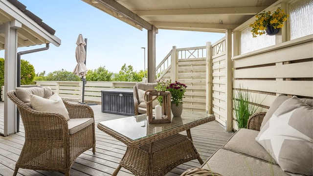 Lun og skjermet nordvestvendt terrasse på 31 kvm.