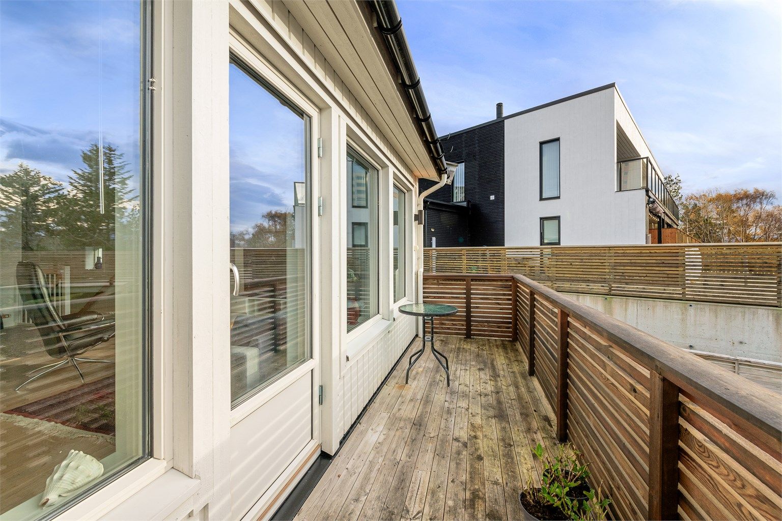 Fra stuen er det utgang til en veranda på 8 m².