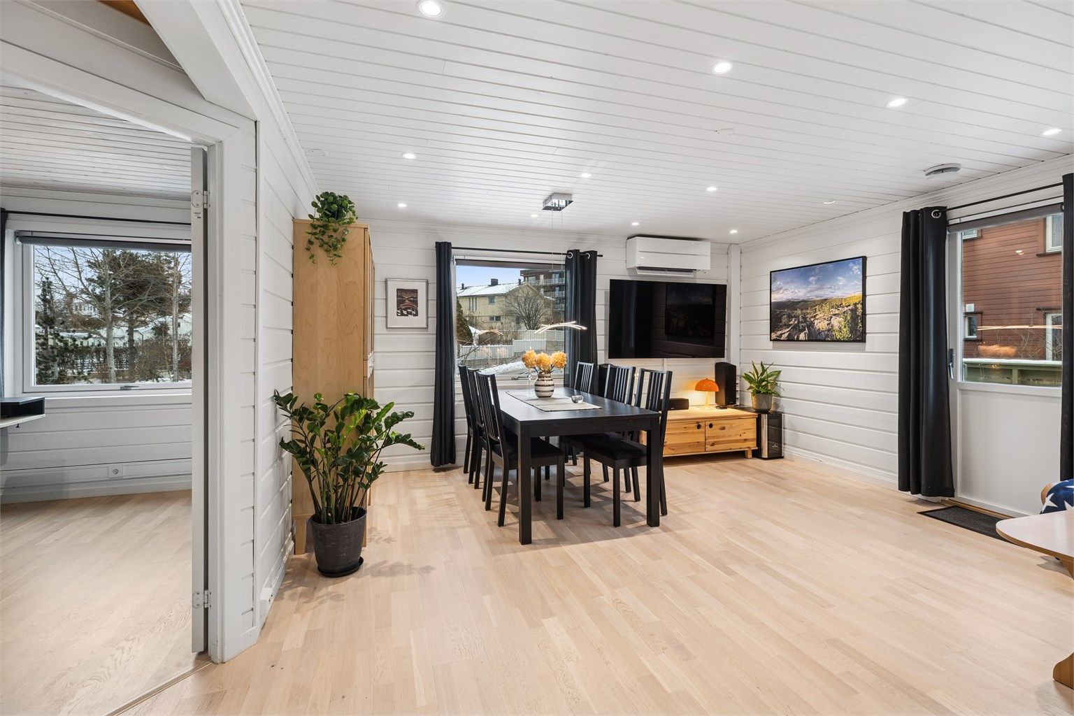 Velkommen til Vestveien 7! Presentert av Elisiff Wennersgaard v/Krogsveen Nesodden. Foto: Per O. Skjellnan v/Efkt