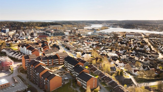 På St. Hansfjellets fredelige høyde bor du meget sentralt - med gangavstand til alle byens tilbud.