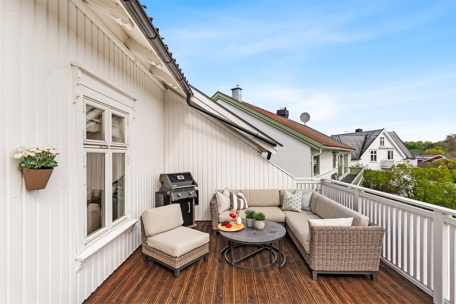 Fin halvpart av horisontaldelt tomannsbolig i stille og ærverdig område 