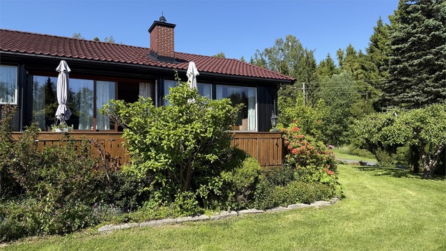 Hagen er skjermet og privat. (Privat sommerbilde.)