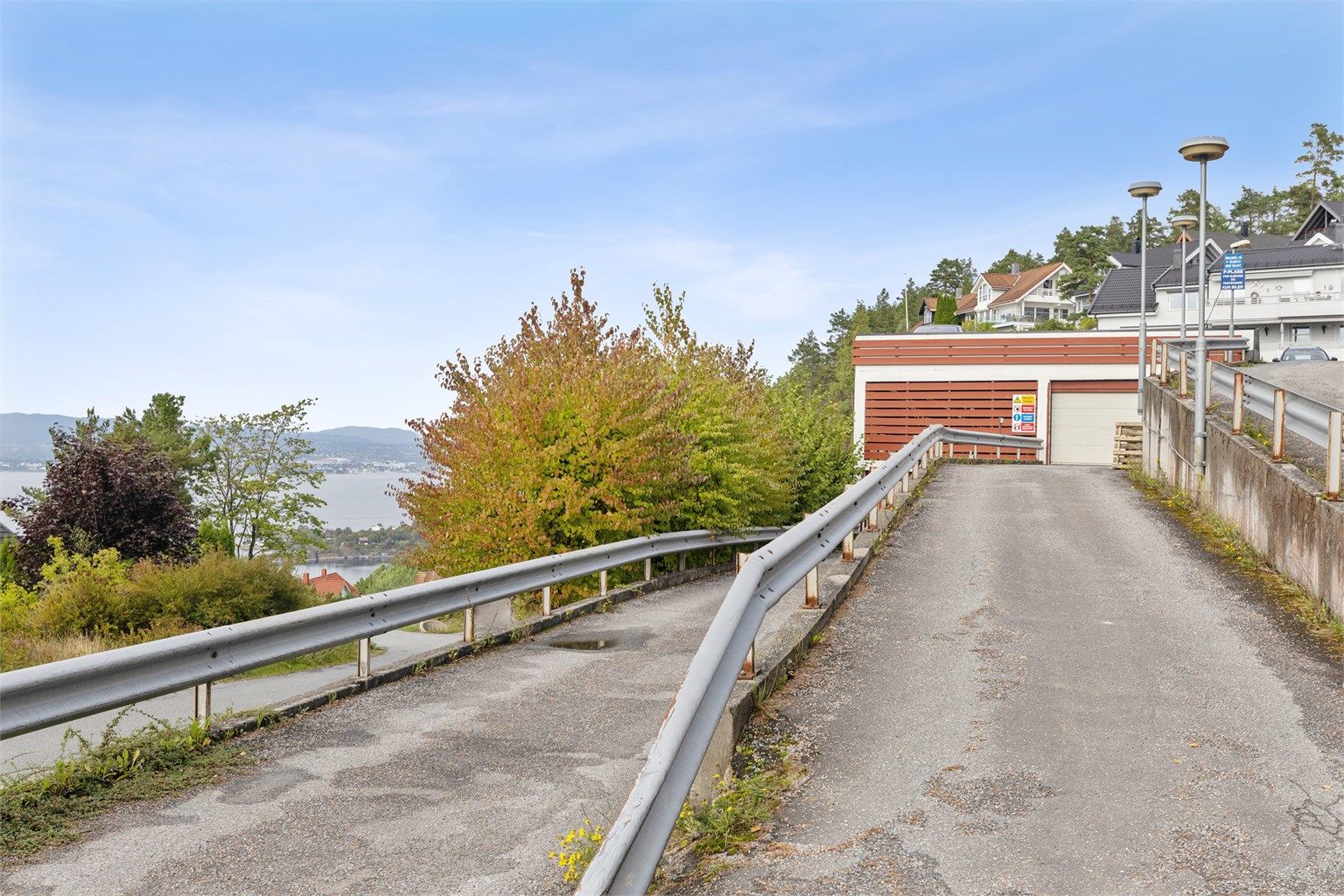 Parkeringsplass i felles garasjeanlegg.