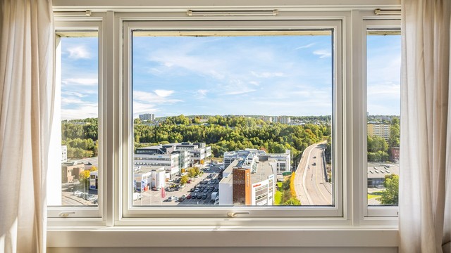 Fritt utsyn fra 10. etasje mot nærområdet og Østmarka.