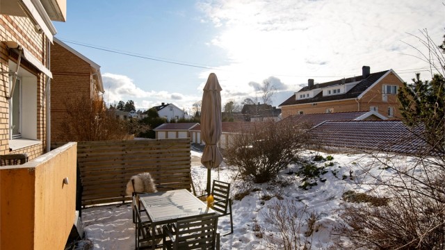 Et privat og usjenert uteområde med mange muligheter for beplantning og hygge.