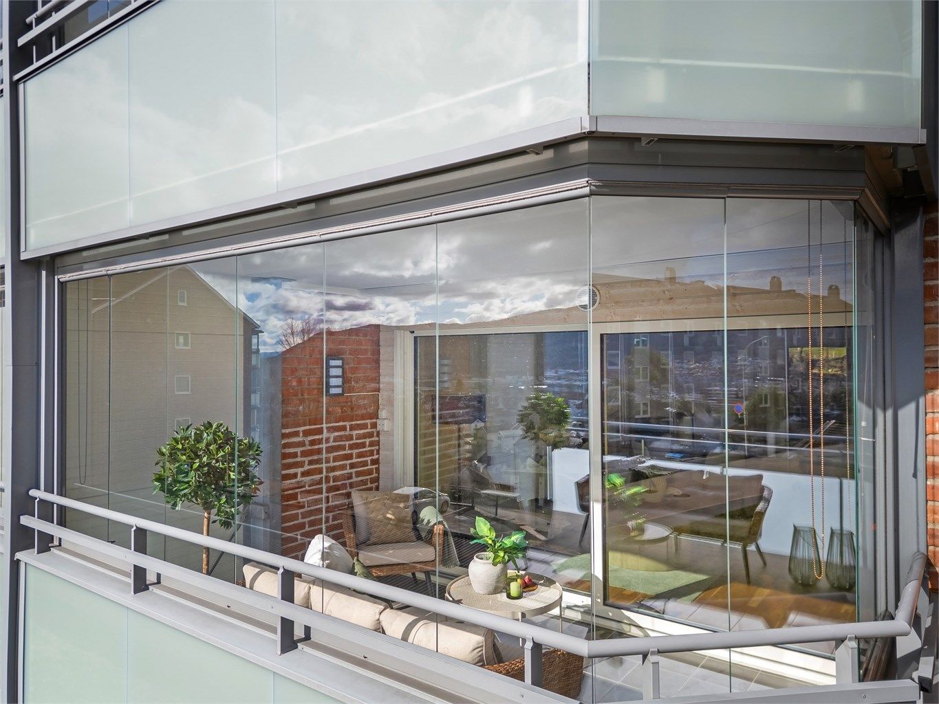 Innglasset balkong med adkomst fra stuen