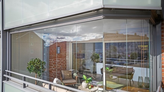 Innglasset balkong med adkomst fra stuen