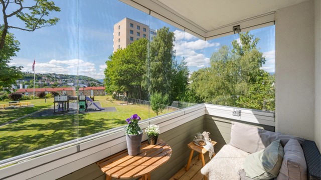 Velkommen til Arnljot Gellines vei 35! En lys og gjennomgående 4-roms med fantastisk utsikt. Foto: Peter Futo.