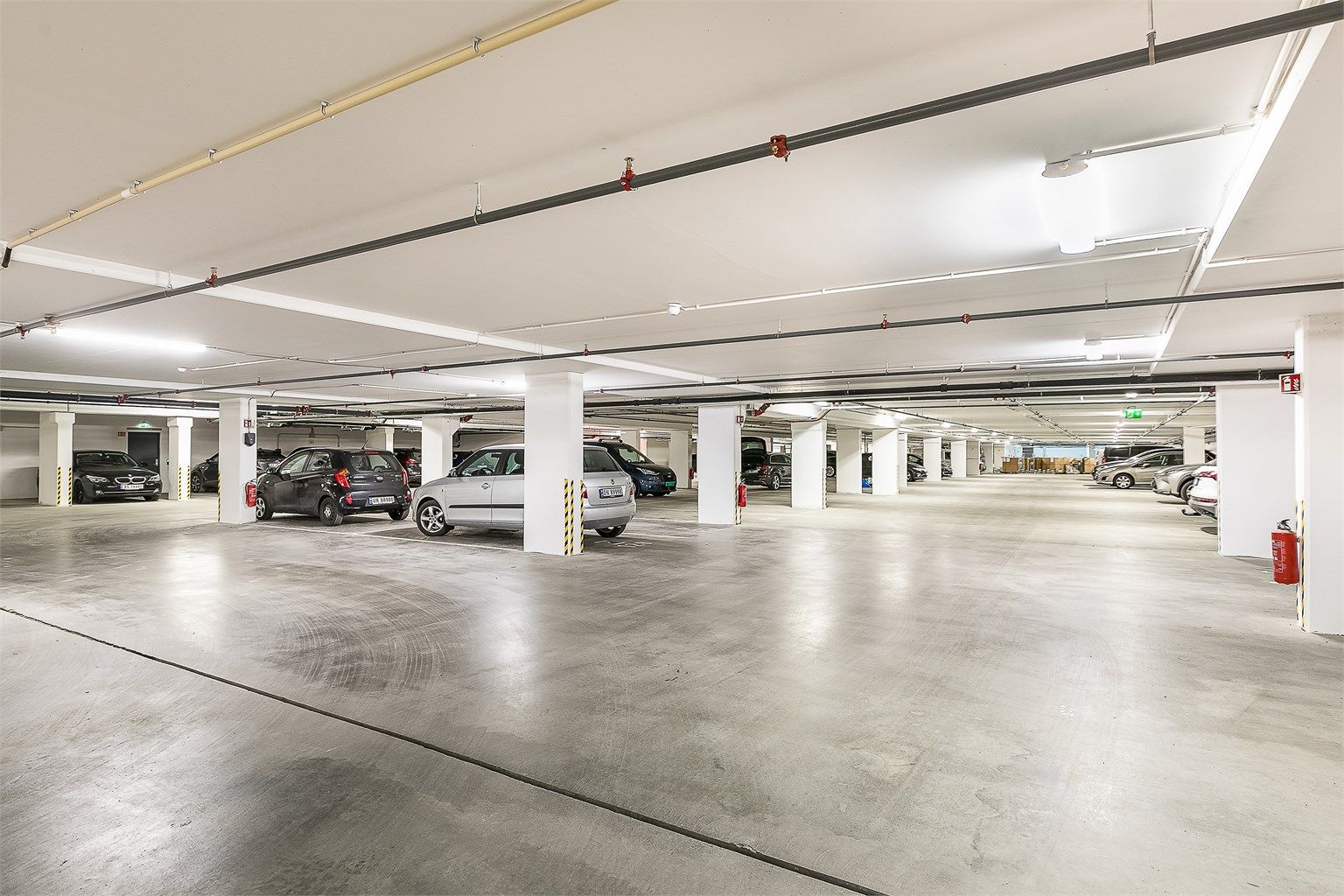 I garasjeanlegget under blokken disponerer leiligheten biloppstillingsplass med lader til EL-bil.