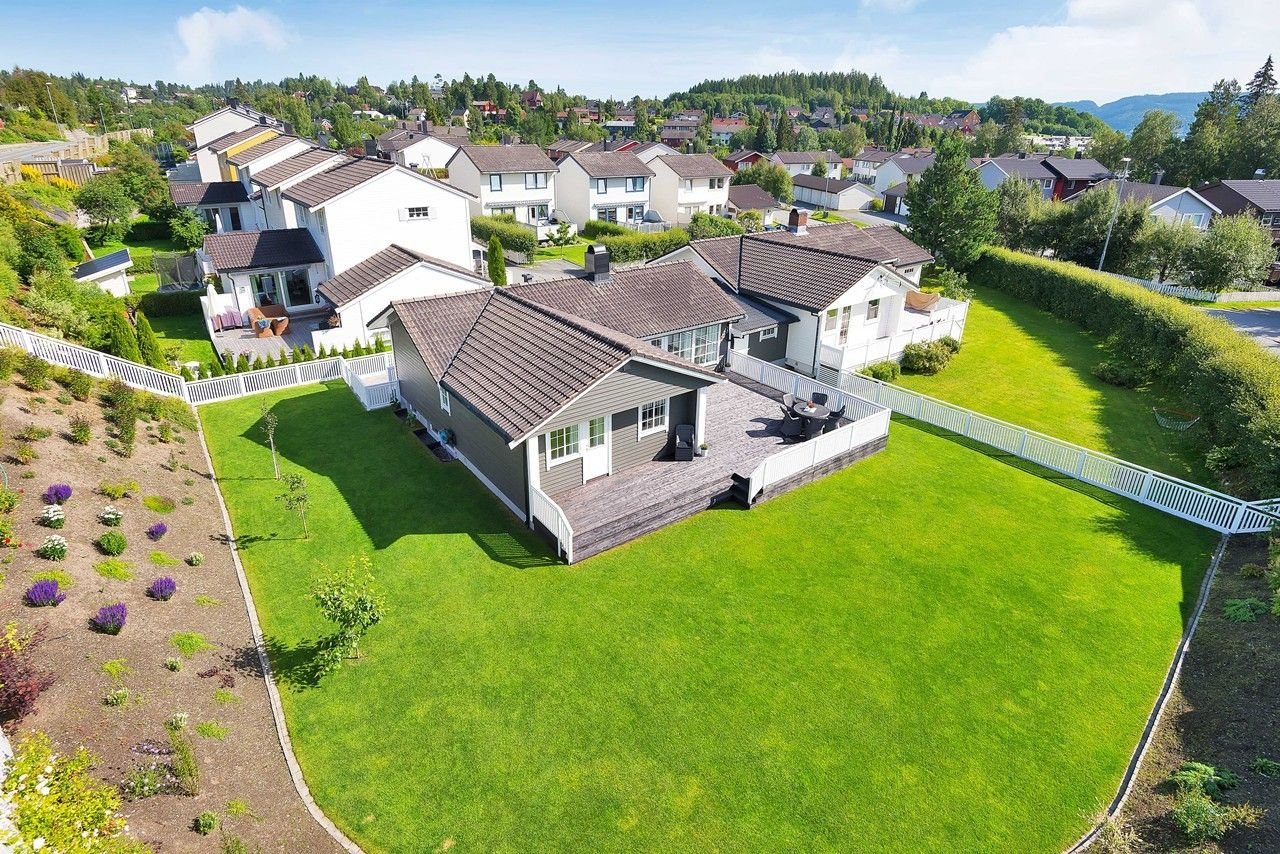 Huset har ingen gjenboere, og selv om boligen er kjedet er det begrenset kontaktflate mellom de to tomtene. 