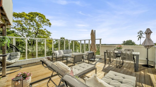 Eiendomsmegler Cecilie Muri har gleden av å ønske velkommen til Fagerhøyveien 22