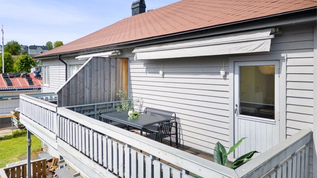 Eiendommen har en sentrumsnær beliggenhet i en av de eldste bydelene i Drammen